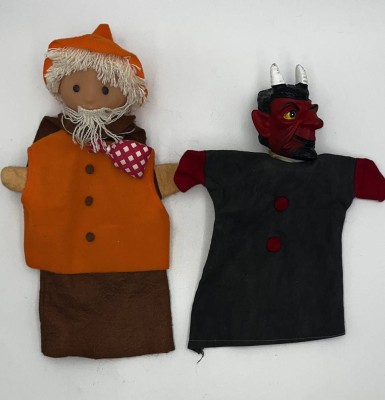 Auktion 364<br>Handpuppen m. Gummikopf, 1x Sandmann & 1x Teufel, H: 37cm & 28cm [1]
