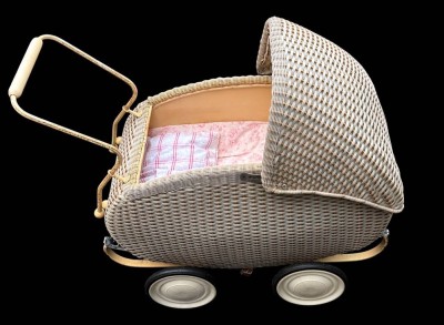 Auktion 364<br>Vintage Korb Puppenwagen mit Metallräder, 50-er Jahre, H-60 cm, L-70 cm [1]