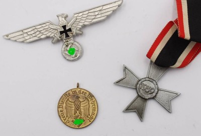 Auktion 364<br>Mützenadler, KVK am Band, Treuedienstabzeichen 12 Jahre (3.Klasse) [1]