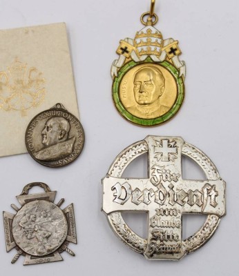 Auktion 364<br>4xAbzeichen, Medaillen.. Silbernes Verdienstkreuz Bund der Historischen Deutschen Schützenbruderschaften e.V., 