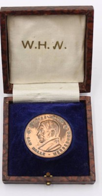 Auktion 364<br>Winterhilfswerk Medaille 1933/34 mit Portrait A.Hitlers in orig. Etui [1]