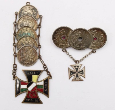 Auktion 364<br>2x div.Münzanhänger bzw. Nadel mit Deutschem Kreuz, tw. emailliert, 1914-18 [1]