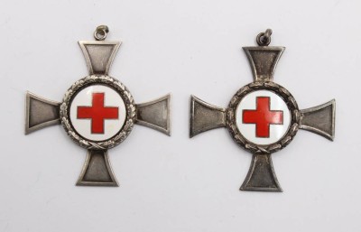 Auktion 364<br>2x Schwesternkreuze, 1x 800er Silber [1]