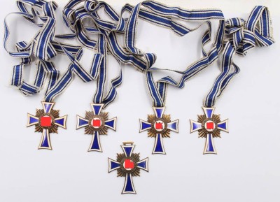 Auktion 364<br>5x Mutterkreuze, 3. Reich, 4x am Band [1]