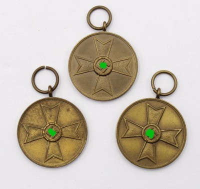 Auktion 364<br>3x Kriegsverdienst-Medaille 1939 [1]
