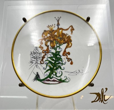Auktion 364<br>Teller, Salvador Dali ‚Las Flores Dalinianas‘, 1980er Jahre, Acryl-Platten, Berlin Design, D-19 cm, Acryl 24x24 cm [1]