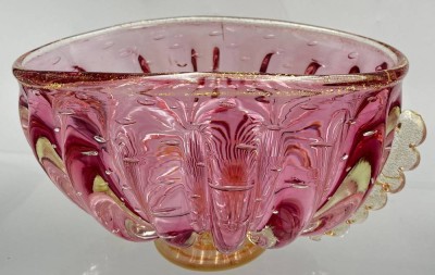Auktion 364<br>gr. Murano  Schale auf Stand, signiert Murano ?, Spannungsrisse im Glas, Goldflitter, H-15 cm,  D-25 cm, [1]