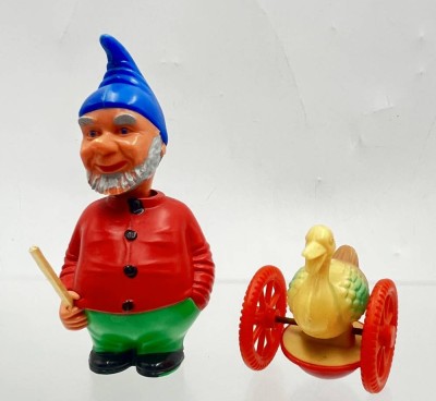 Auktion 364<br>2x Celluloid-Figuren, 1x Zwerg mit Wackelkopf 