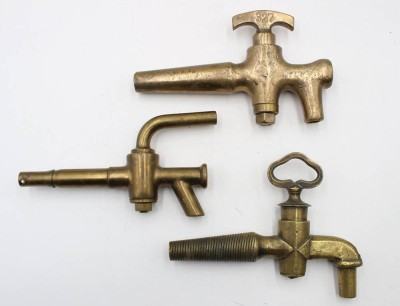 Auktion 364<br>3x div. antike Zapfhähne, Messing/Bronze, zus. 3Kg, ca. L-21cm [1]