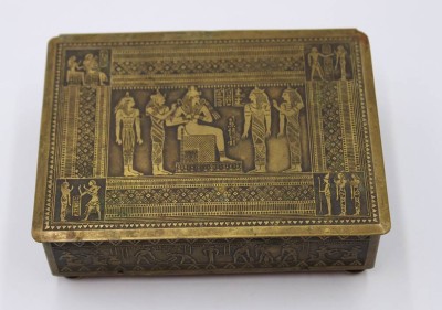 Auktion 364<br>Messing-Zigarrenkasten mit Holzeinlage, altägyptisches Dekor, H-3,8cm B-12,5cm T-9,5cm [1]