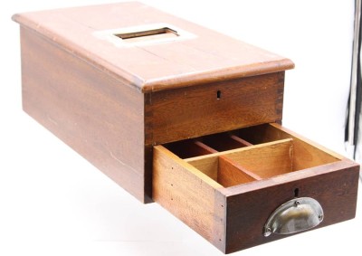 Auktion 364<br>alte Holzkasse, wohl 20/30er Jahre, ca. H-19cm B-26cm L-49cm [1]