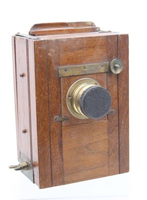 Auktion 364<br>antike Holz-Balgenkamera, wohl Frankreich, Altersspuren, ca. H-19cm B-13cm [1]