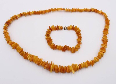 Auktion 366<br>Set, Bernstein, Kette und Armband, Kette endlos, Armband ca. L-21cm, zus. 56,1gr. [1]