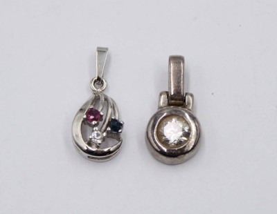 Auktion 364<br>2x div. Silber-Anhänger, 925/835er , je mit Steinbesatz, zus. 2,4gr., L-ca. 2cm [1]