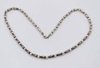 Auktion 364<br>925er Silberkette mit kl. Perlen, zus. 10,1gr., L-42cm [1]