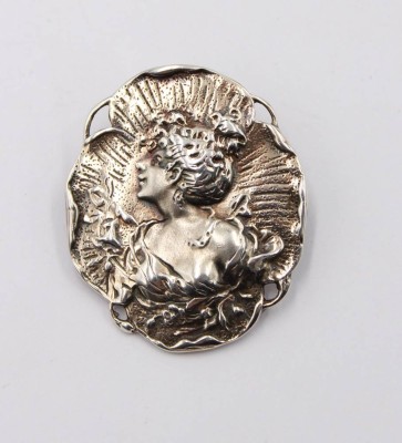 Auktion 364<br>925er Silber-Brosche, Jugendstil-Dekor, 8,8gr., 3,8 x 3,2cm [1]