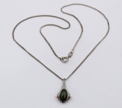 Auktion 364<br>Kette mit Anhänger, Jade, 835er Silber, ca. 4gr. L-38cm Anh. ca. L-2cm [1]