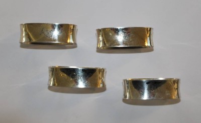 Auktion 364<br>4x Servietten-Ringe, 835er Silber, je mit Ziermonogramm, 71,1gr., je ca. B-2cm [1]