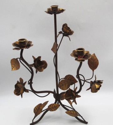 Auktion 364<br>gr. Kerzenhalter, Messing, mit Blätter-und Rosen-Dekor, H-45 cm,  B-ca. 34 cm [1]
