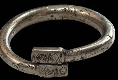 Auktion 364<br>antiker massiver Silber-Armreif, geprüft, wohl Vorderasien, D-ca. 8 cm, 183 gr. [1]