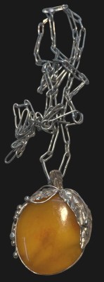 Auktion 364<br>Silber-Halskette mit gelben Bernstein Anhänger, L-ca. 56 cm, 14,4 gr [1]