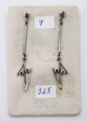 Auktion 364<br>925er Ohrstecker, modernes Design, Rubin- und Saphirbesatz, ca. 2,5gr., L-5cm [1]