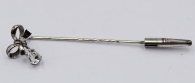 Auktion 364<br>Silber-Kravattennadel, klare Steine, ca. 1,5gr., L-5cm [1]