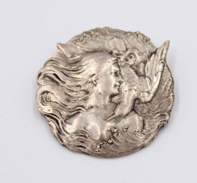 Auktion 364<br>Brosche, Leda und den Schwan, Zinnm ca. D-3,8cm [1]