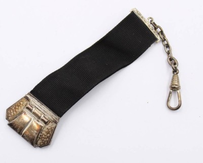 Auktion 364<br>Uhrenchatelaine um 1900, 830er Silbermonturen, L-14,5cm [1]
