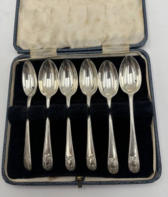 Auktion 364<br>6x Silber-Mocca-Löffel in Kasten, L-10,5 cm,  zus. 60 gr., London 1872 [1]