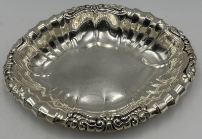 Auktion 364<br>versilberte Brotschale, H-4 cm, 26x22 cm [1]