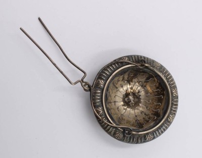 Auktion 364<br>antikes Teesieb, 19. Jhd., Silber, 14,9gr., D-5,3cm [1]