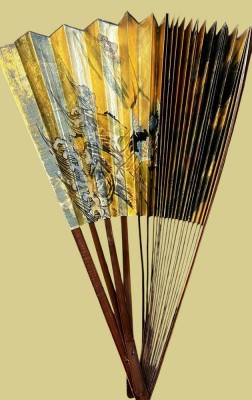 Auktion 364<br>grosser Wandfächer, bemalt, Halteschraube fehlt Mutter und verbogen, L-102 cm [1]