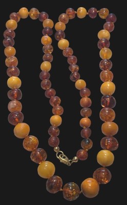 Auktion 364<br>gelb-braune Kugel-Bernsteinkette, verlaufend, L-ca. 70 cm, 36 gr. [1]