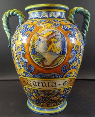 Auktion 364<br>italienische Fayence Vase, bescrhriftet 