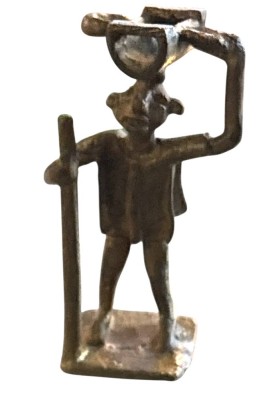 Auktion 364<br>kl. Bronze Mann mit Stab, wohl Schalen-Stand; h-/ CM [1]