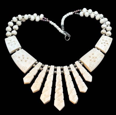 Auktion 364<br>gr. Bein-Collier, L-ca. 48 cm, [1]