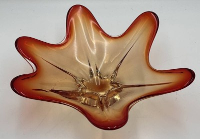 Auktion 364<br>grosse Fingerschale, rot/klar, H-10 cm, D-35 cm, kl. Schmelzfehler Unterseite [1]