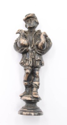 Auktion 364<br>figürliche Petschaft, 19. Jhd., Gänsehirte, wohl Bronze, H-9,5cm [1]