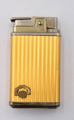 Auktion 364<br>Feuerzeug mit Spieluhr, Werk läuft an, ca. 6,5 x 3,5cm, Gebrauchsspuren [1]