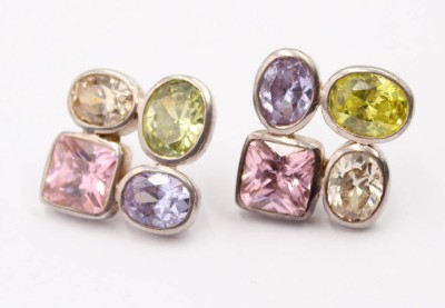 Auktion 365<br>925er Silber-Ohrstecker, Farbsteinbesatz, zus. ca. 19,5gr., je ca. 2 x 2cm [1]