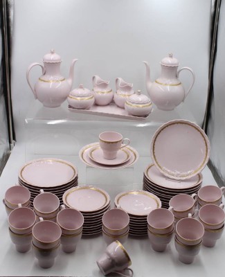 Auktion 365<br>Kaffeeservice, Hutschenreuther, Porcelaine Rosé, 2x Kaffeekannen, je 2x Milch und Zucker, kl. Tablett, 24x Tassen, 20x U.T., 23 x Kuchenteller, [1]