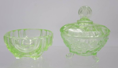 Auktion 365<br>Deckeldose und Schale, Urangals, älter, Dose H-13cm ca. D-12cm, Schale ca. H-6cm D-12cm [1]