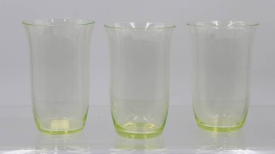 Auktion 365<br>3x schlichte Gläser, Uranglas, je ca. H-11,5cm [1]