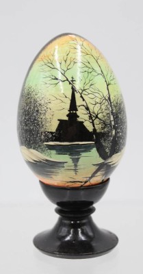 Auktion 365<br>Lack-Ei auf Stand, Russland, signiert, ca. H-11cm [1]