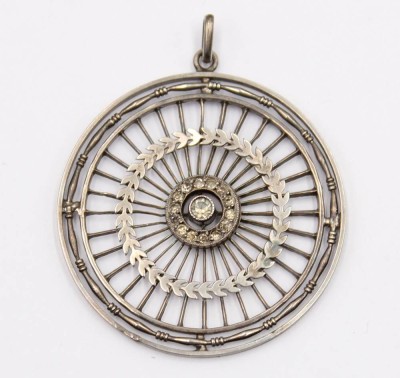 Auktion 365<br>Ein Runder Anhänger Silber gepr.   [1]