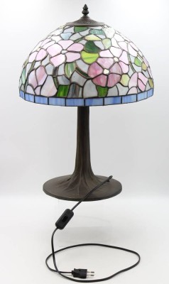 Auktion 365<br>gr. Tischlampe im Tiffany-Stil, ca. H-53cm, Schirm D-35cm [1]