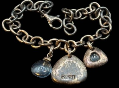 Auktion 365<br>Armband, Silber-925- mit 3 Anhängern, 1x Esprit davon, S-925-, L-19 cm, 26,4 gr. [1]