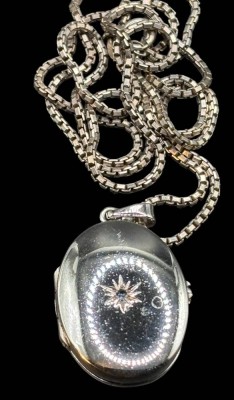 Auktion 365<br>lange Silber-925- Halskette (L-60 cm)  mit Silber-925- Medaillon,H-3 cm, 12,5 gr, vorne grüner Stein [1]