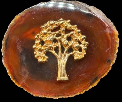 Auktion 365<br>Achatbrosche mit vergoldeten Lebensbaum, 4,5x3,7 cm [1]